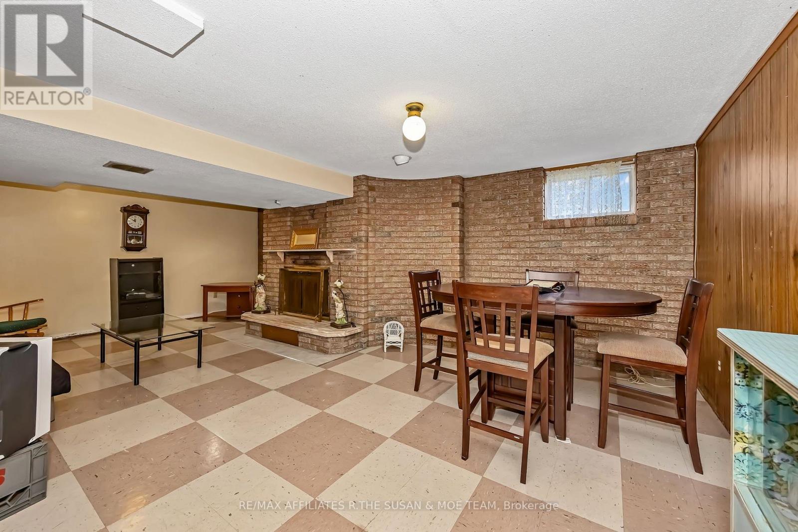 131 OAKRIDGE BOULEVARD - Image 29