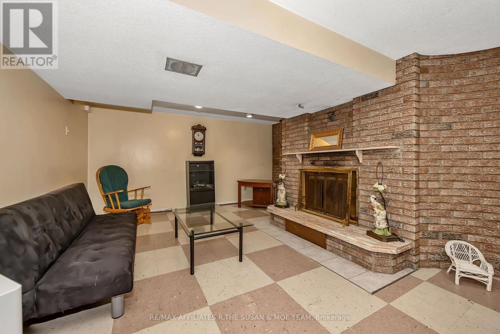 131 OAKRIDGE BOULEVARD - Image 30