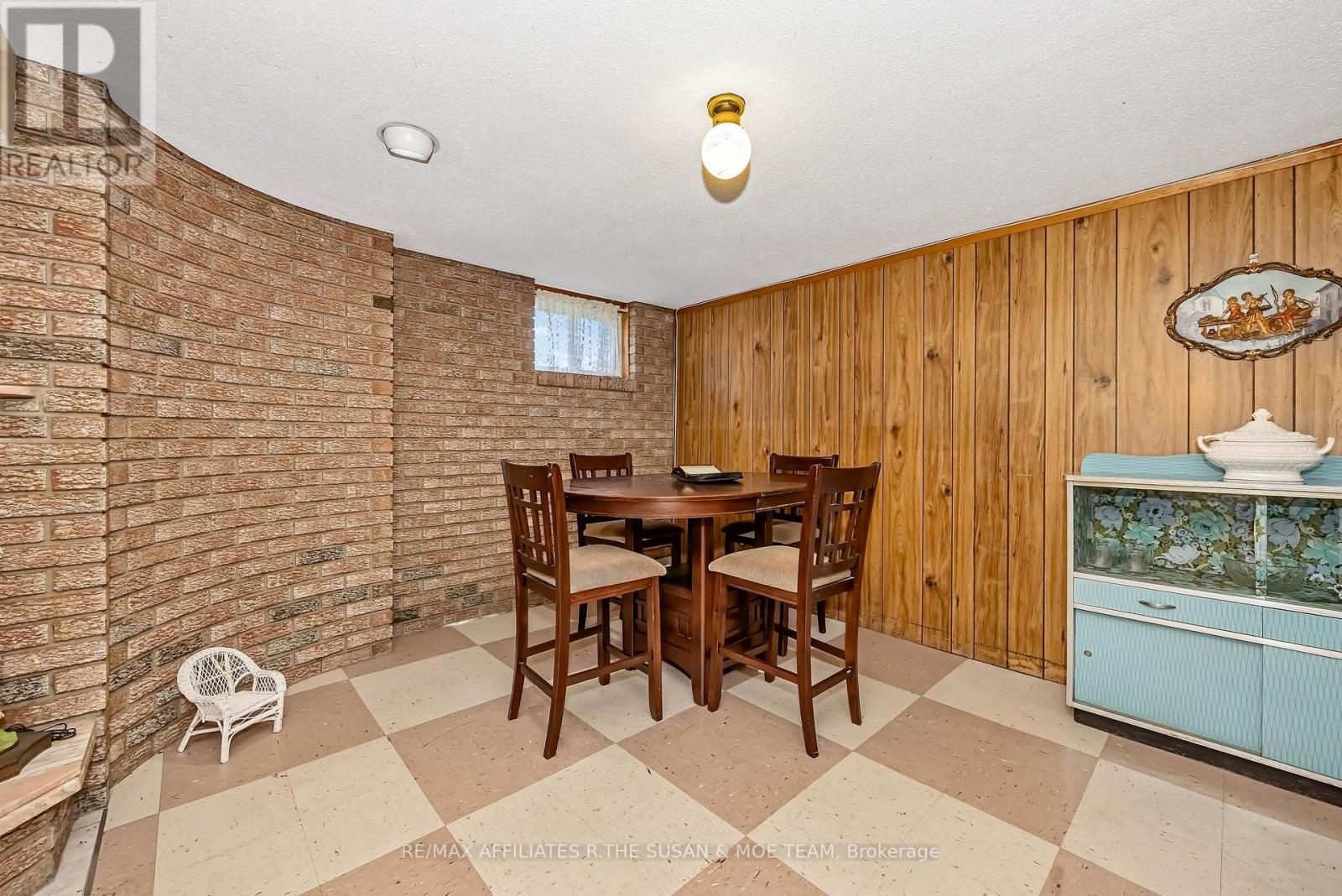 131 OAKRIDGE BOULEVARD - Image 31