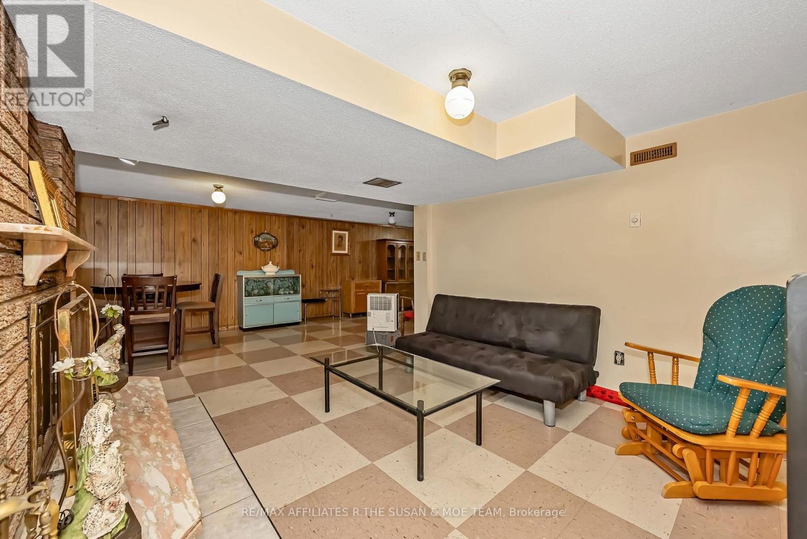 131 OAKRIDGE BOULEVARD - Image 32