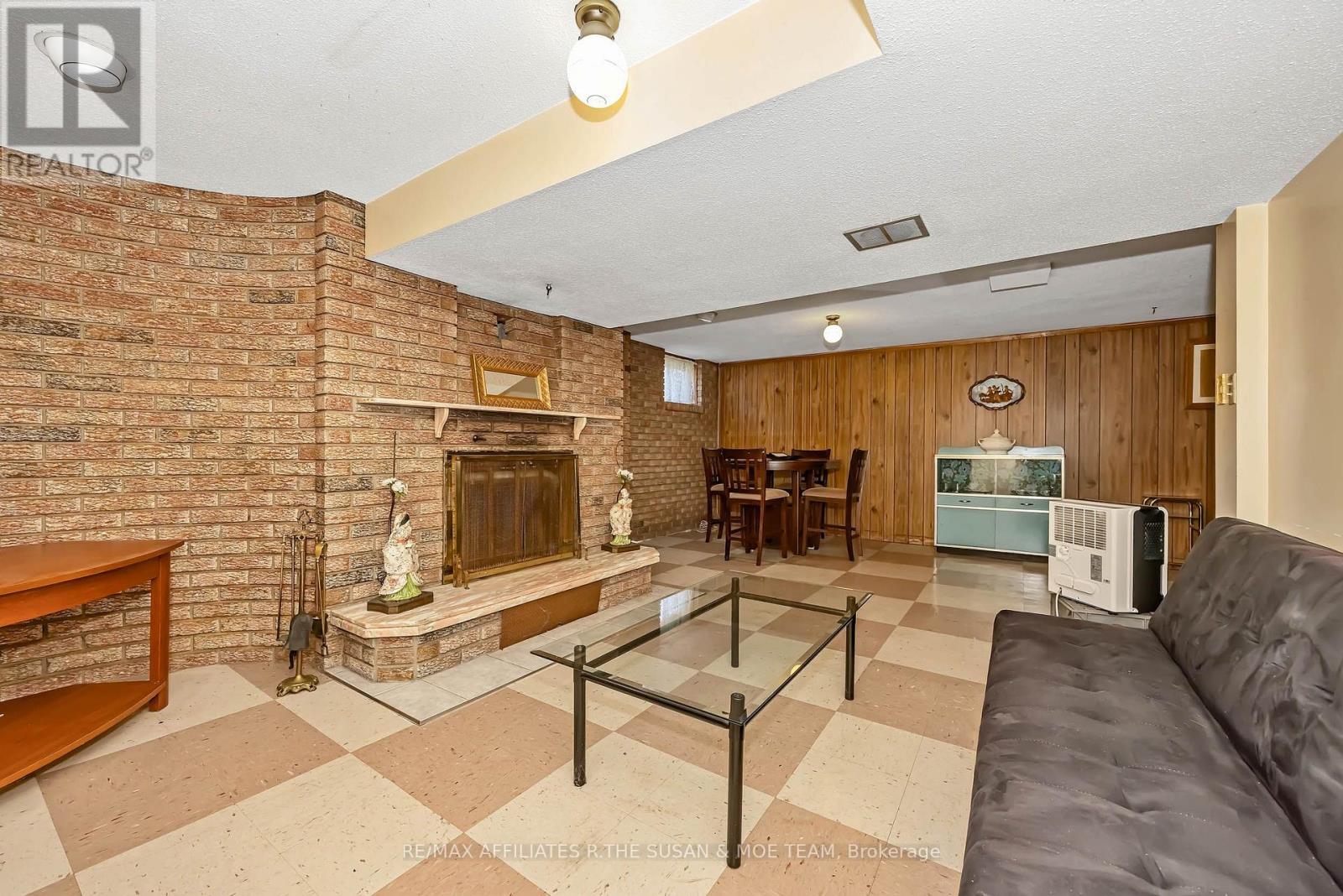 131 OAKRIDGE BOULEVARD - Image 33