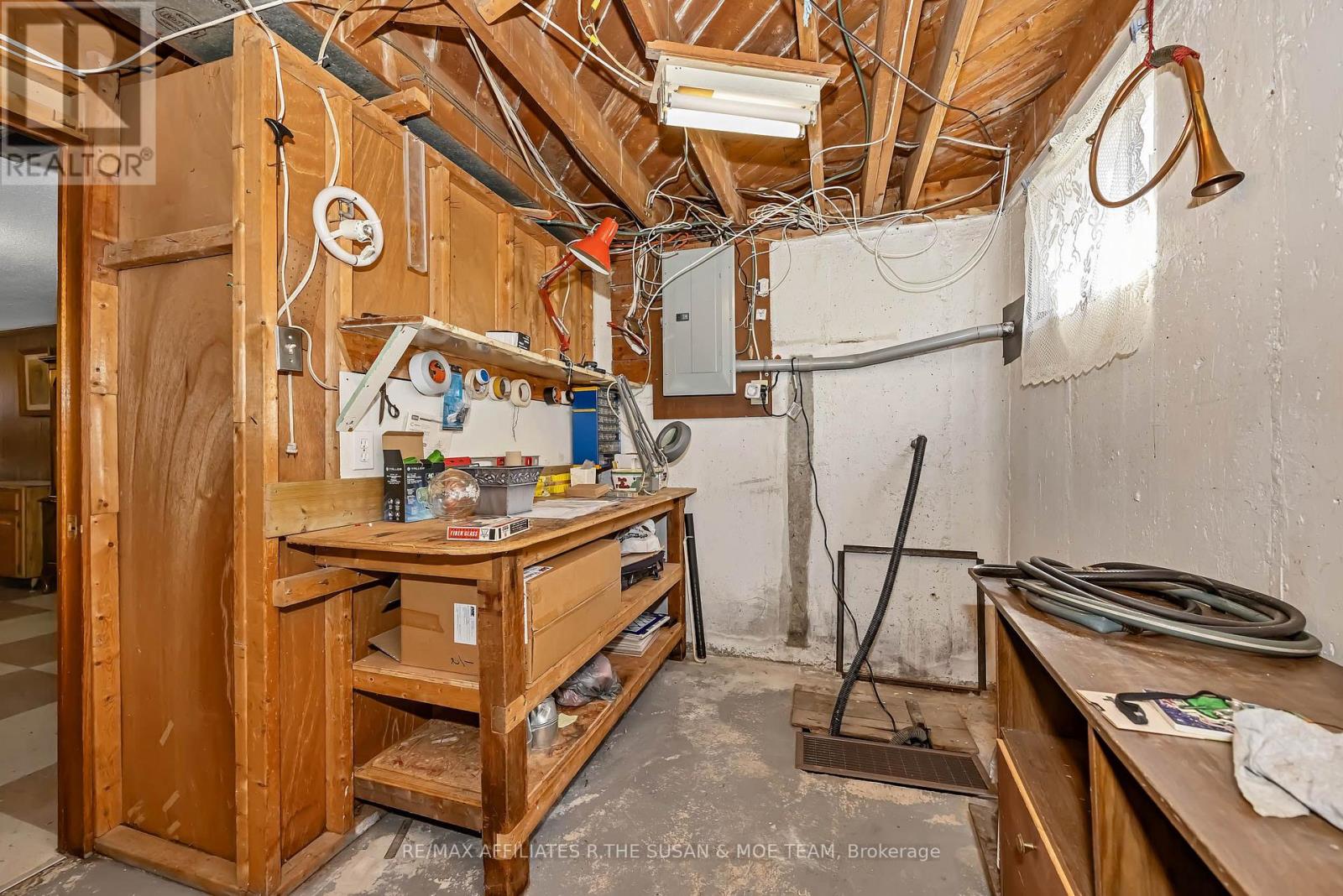 131 OAKRIDGE BOULEVARD - Image 34