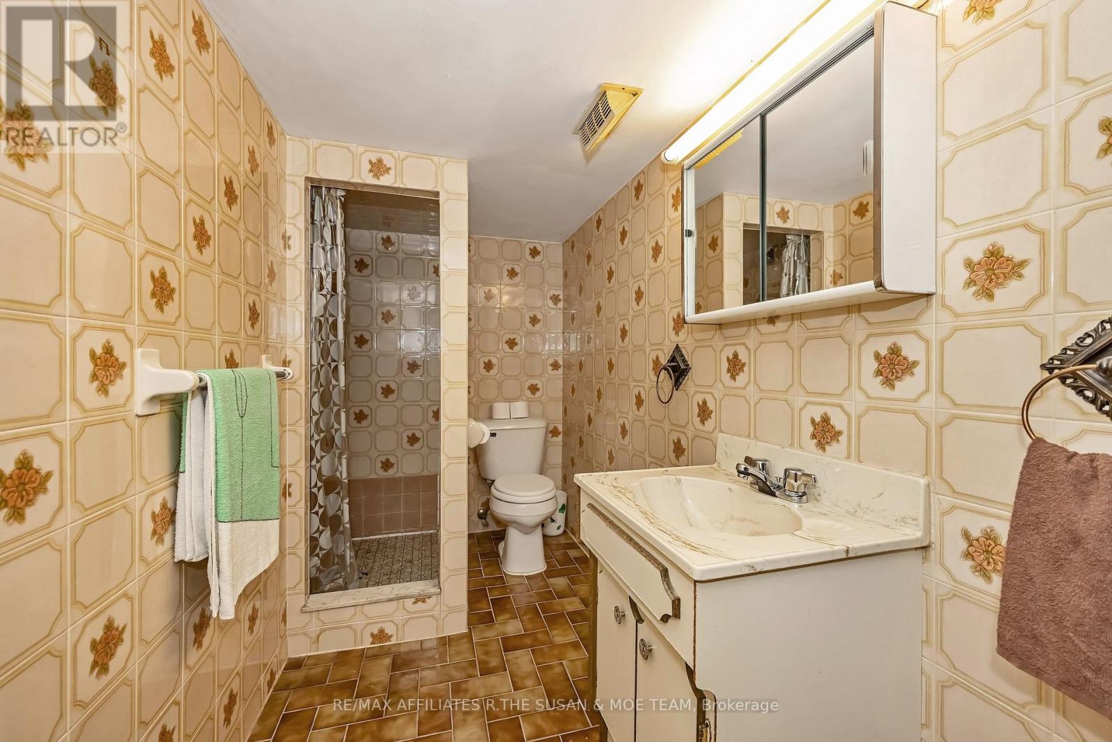 131 OAKRIDGE BOULEVARD - Image 35