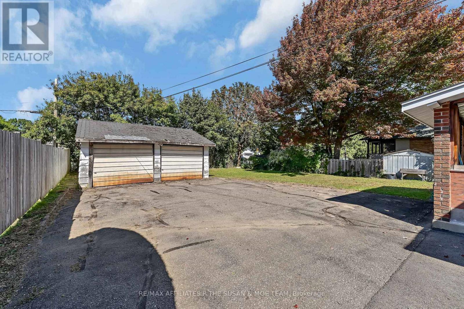 131 OAKRIDGE BOULEVARD - Image 38