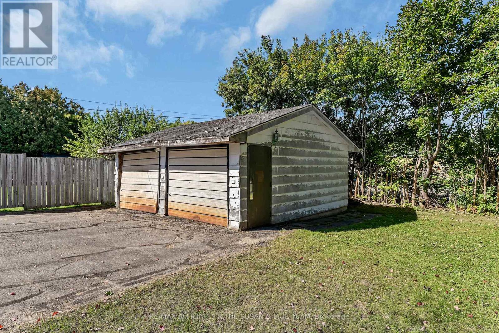 131 OAKRIDGE BOULEVARD - Image 40