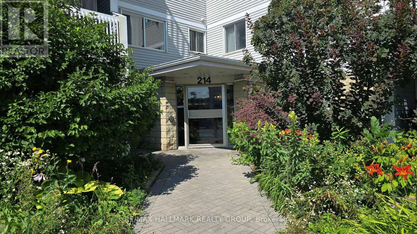 214 Viewmount Building Entrance