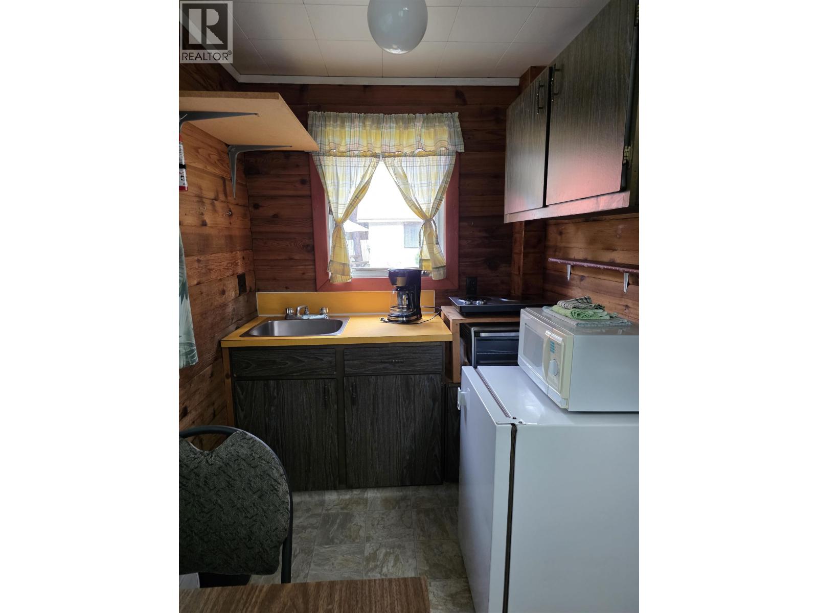 21741 HAMLET FRONTAGE Road, Topley