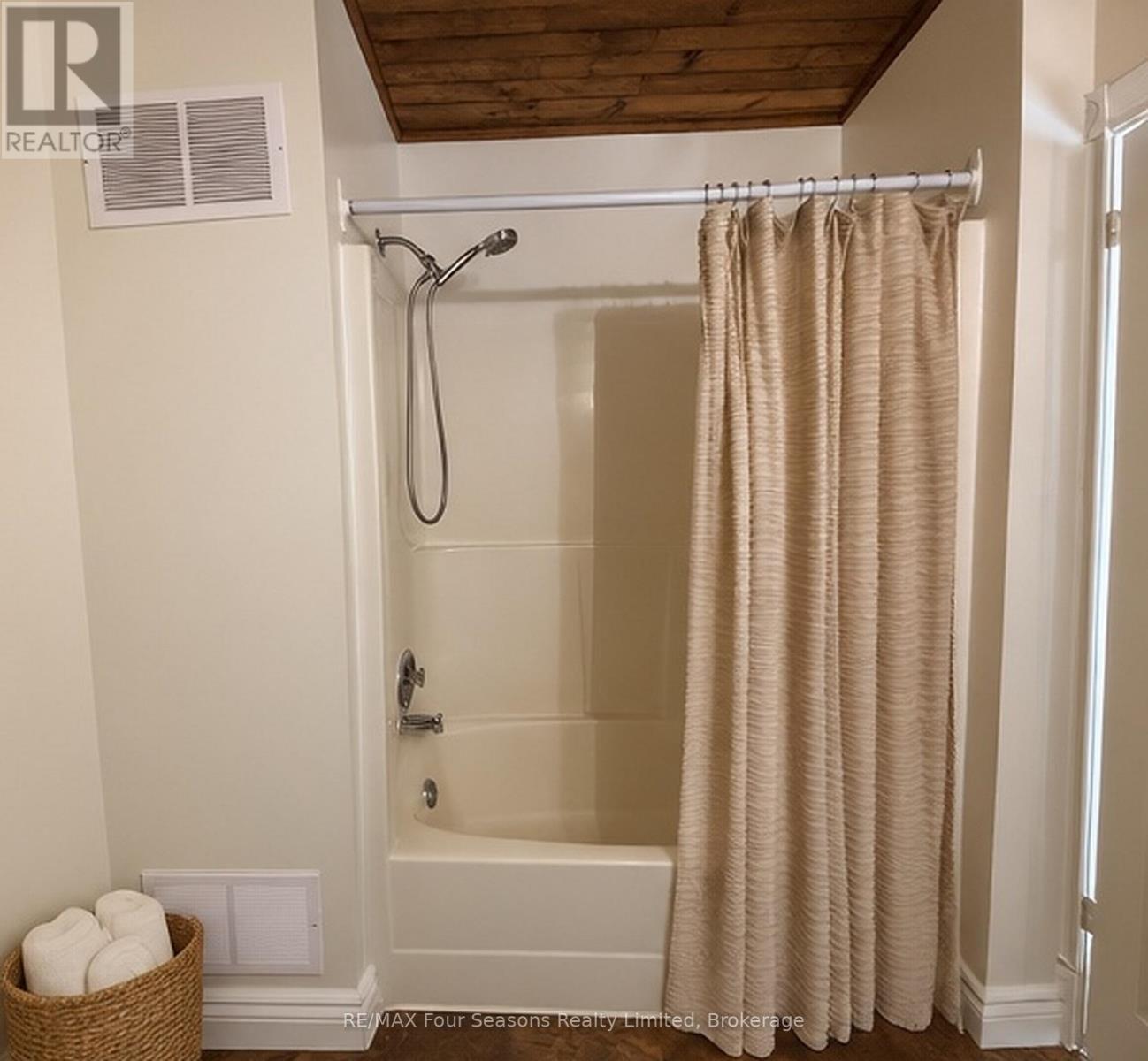 51 Trott Boulevard — photo 16