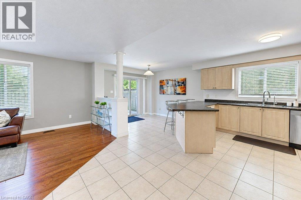 88 DECARO Crescent, Cambridge — photo 11