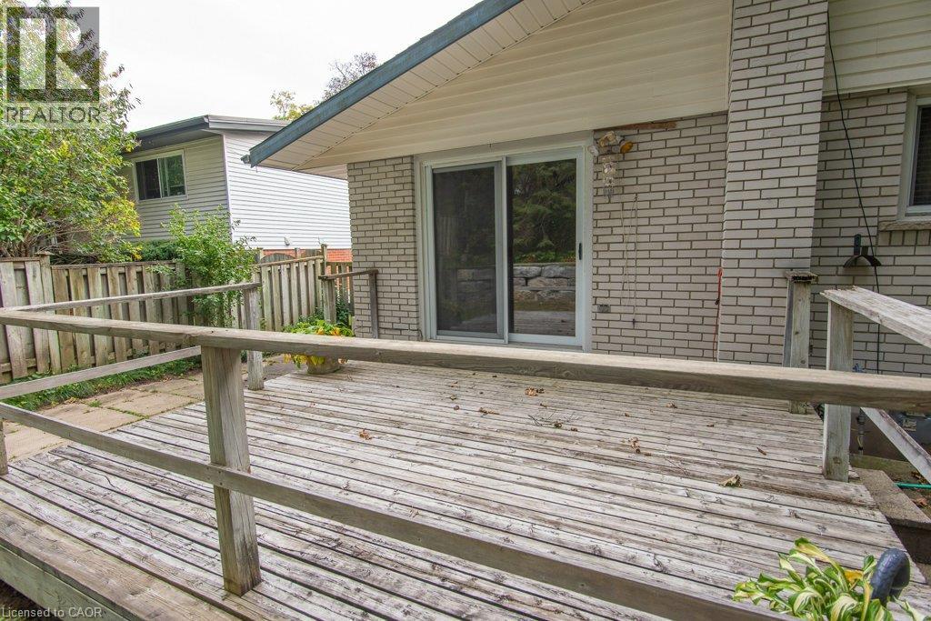 132 FOREST HILL Drive, Kitchener — photo 8