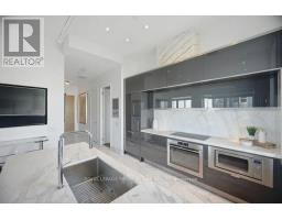 1903 - 111 St Clair Avenue W, Toronto, ON M4V1N5 Photo 6
