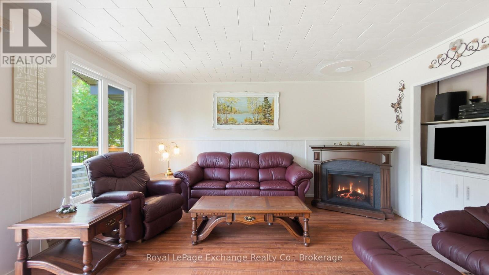 313 SPRUCE CRESCENT - 27