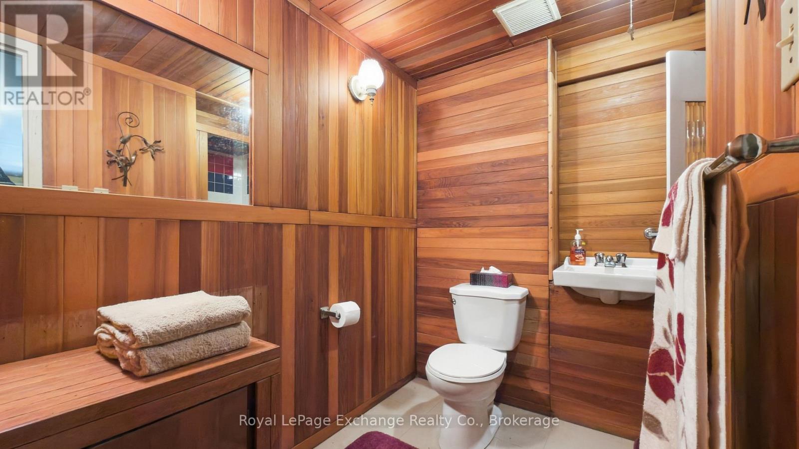 313 SPRUCE CRESCENT - 34