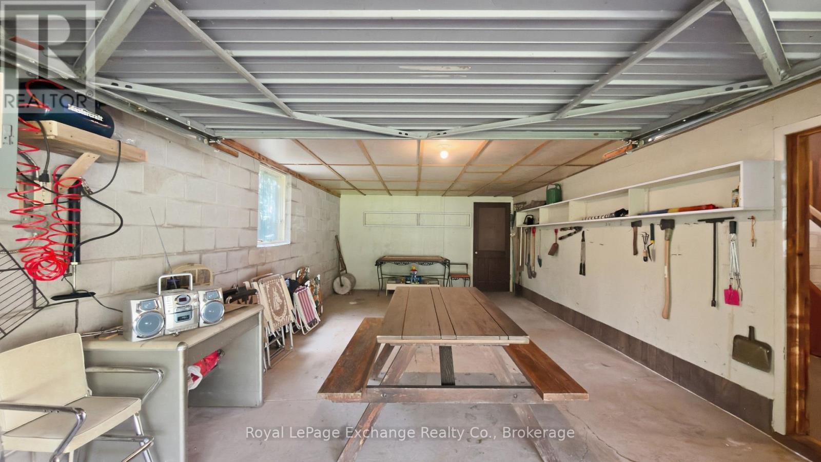 313 SPRUCE CRESCENT - 41