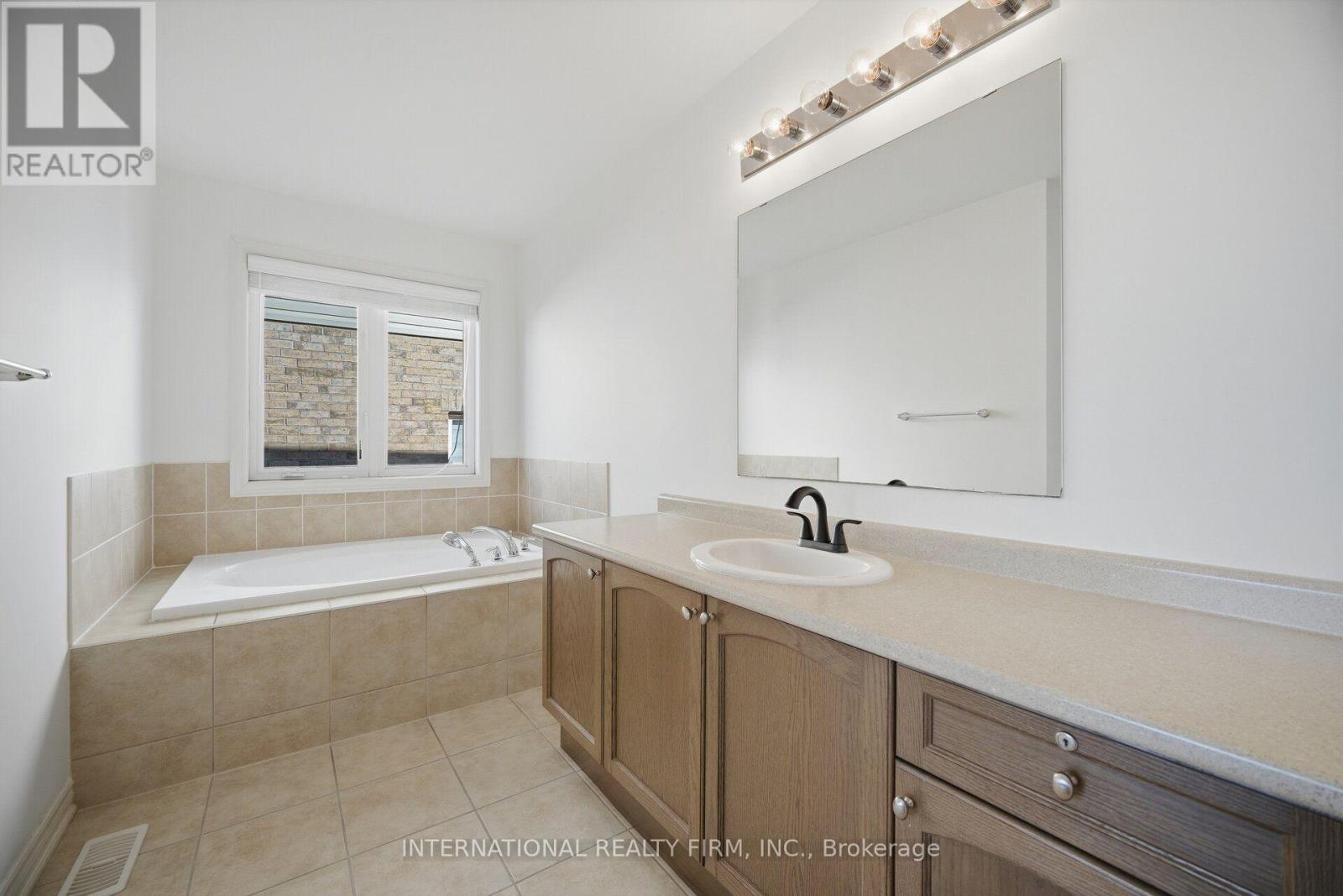 11 LADY GWILLIM AVENUE - 22