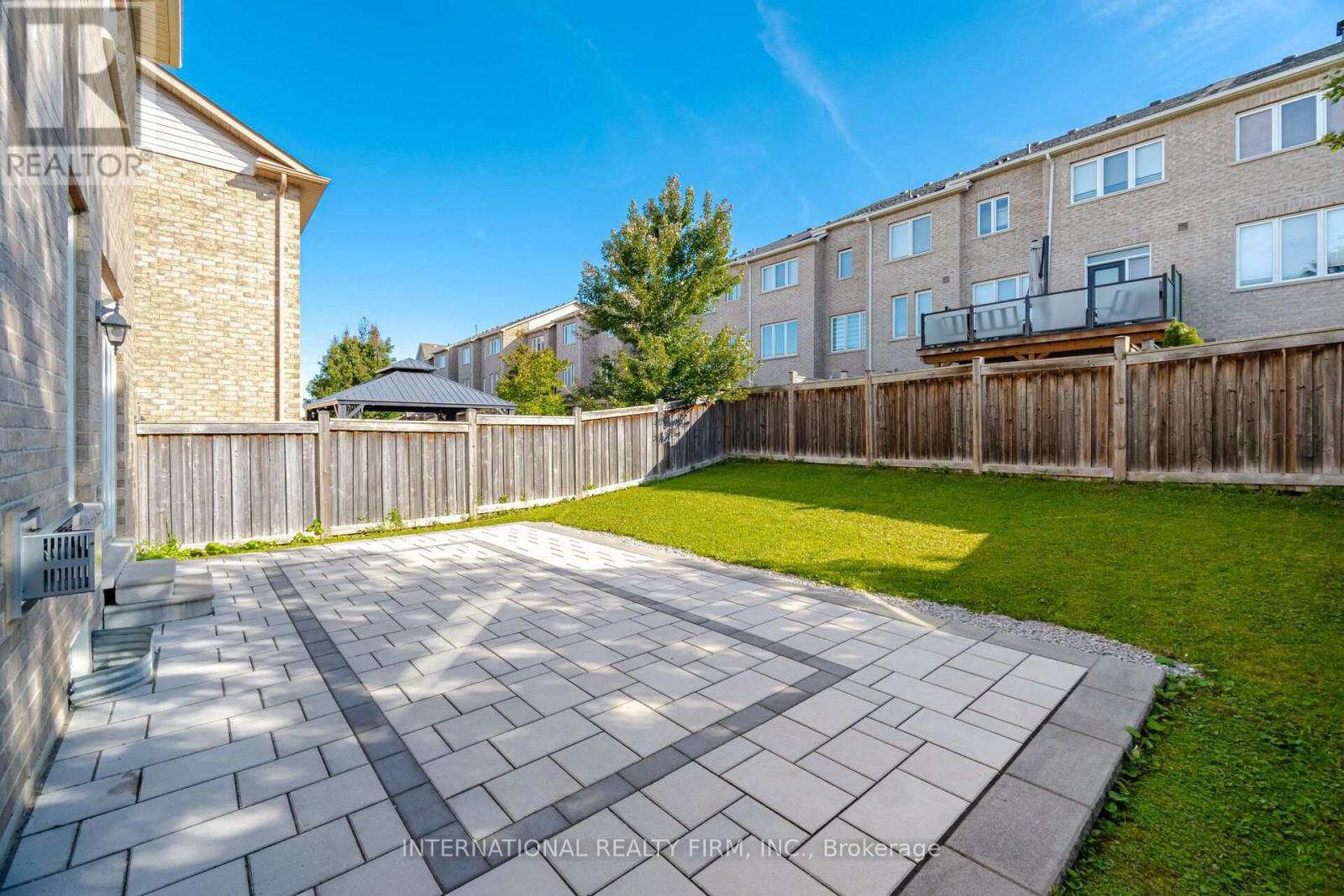 11 LADY GWILLIM AVENUE - 31