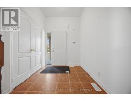 11 Lady Gwillim Avenue, East Gwillimbury, ON L9N0B3 Photo 8