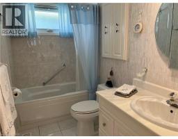 Kitchen - 205 Rykert Street, St  Catharines, ON L2S2B5 Photo 11