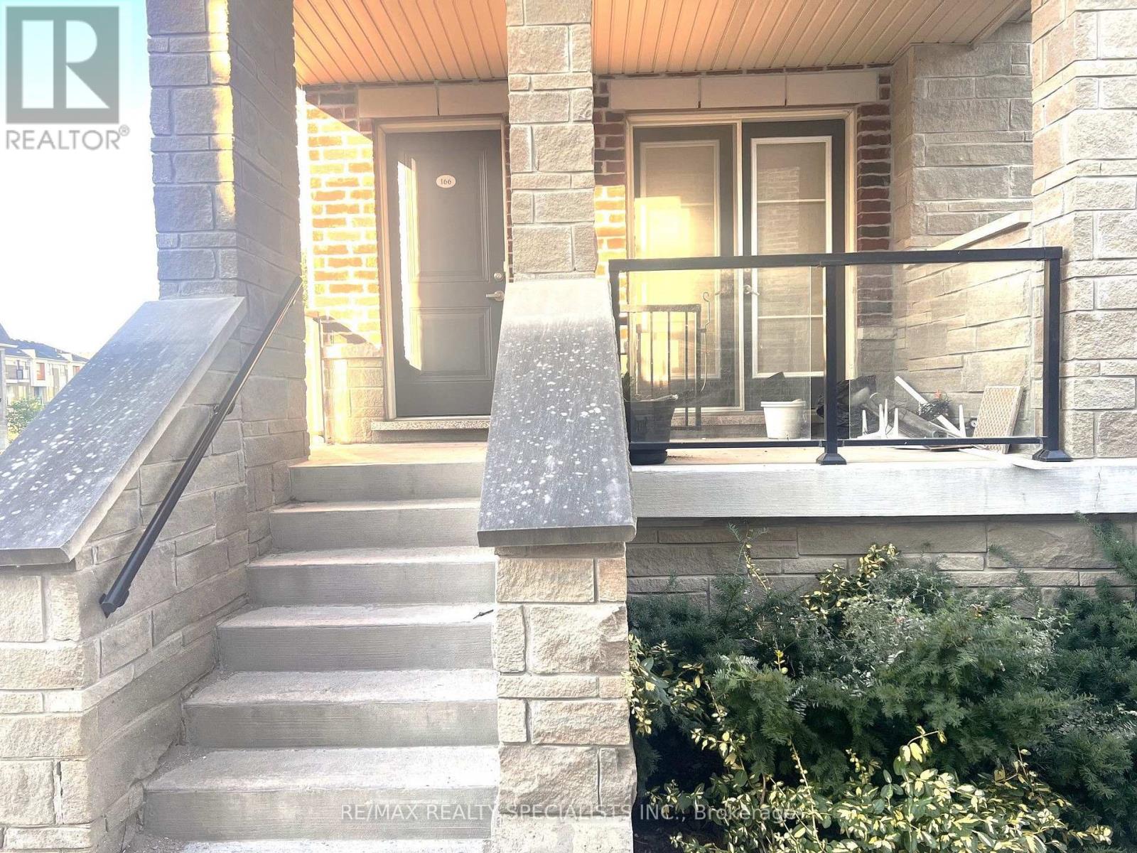 166 - 200 VETERANS DRIVE, Brampton (Northwest Brampton) — photo 2