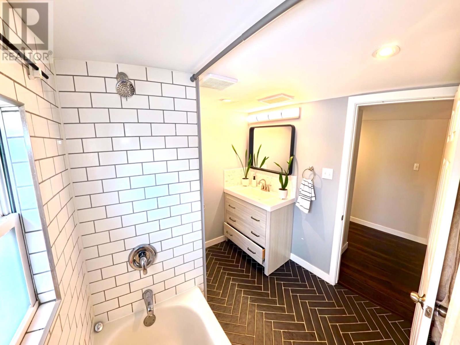 413 Hawthorne Avenue - 12