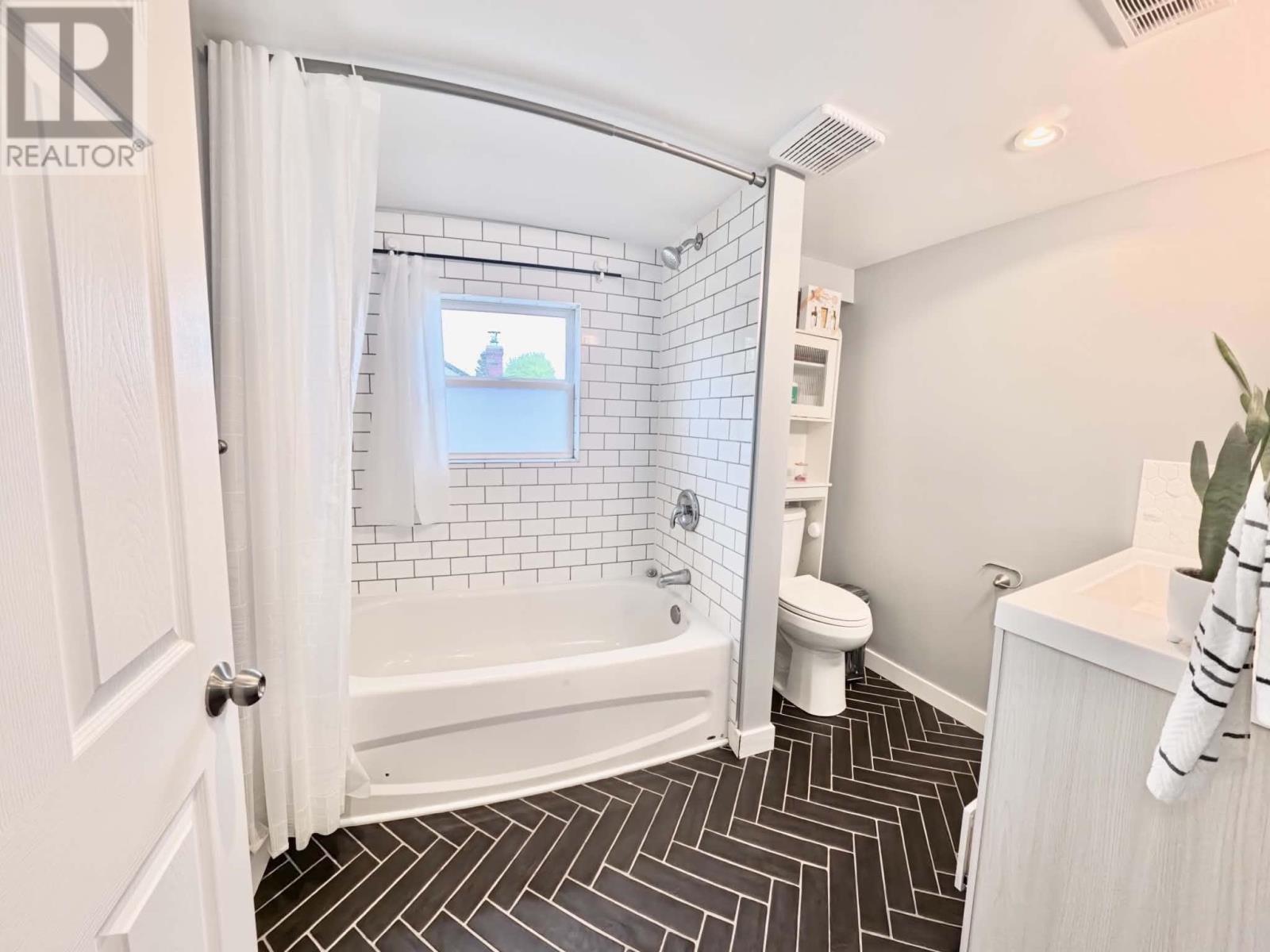 413 Hawthorne Avenue - 13