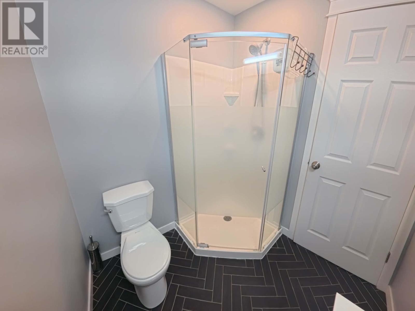 413 Hawthorne Avenue - Image 17