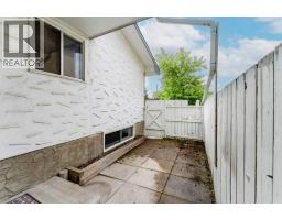 2906 Doverville Crescent Se, Calgary, AB T2B1T0 Photo 38