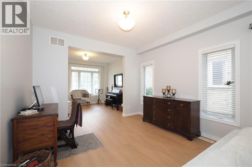 15 TREEVIEW Drive - 12