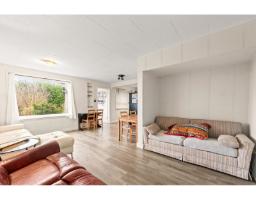 14878 Buena Vista Avenue, White Rock, BC V4B1X4 Photo 11