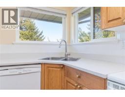 Kitchen - 6033 Chippewa Rd, Duncan, BC V9L5P5 Photo 9