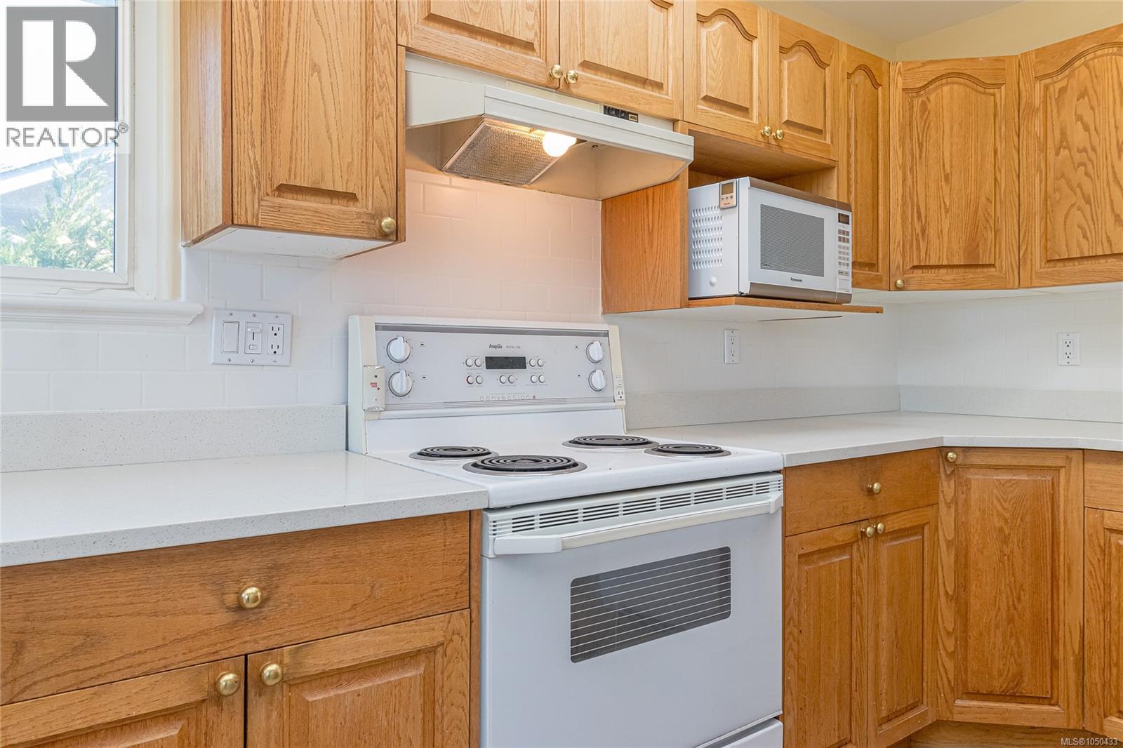 6033 Chippewa Rd - 8