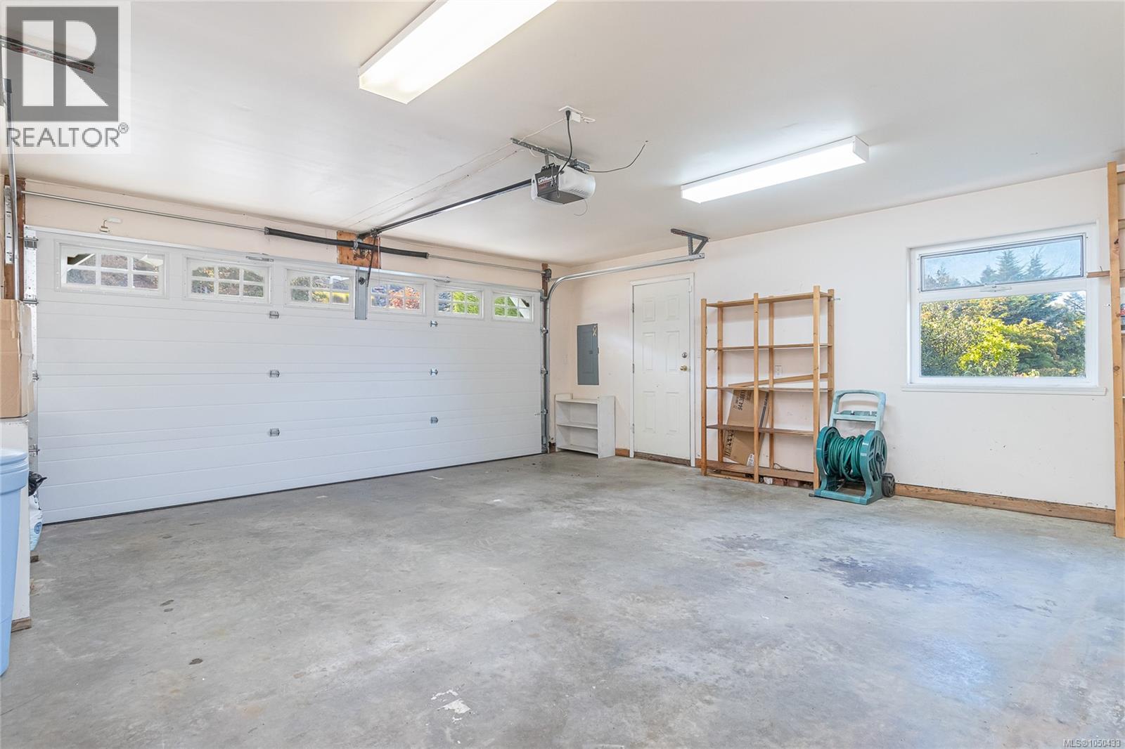6033 Chippewa Rd - 23
