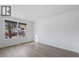 4pc Bathroom - 52 Doverdale Mews Se, Calgary, AB T2B1V9 Photo 10