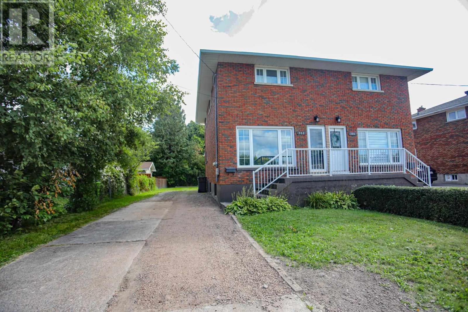 382 Farwell TER, Sault Ste. Marie, Ontario, P6C4B7, Sault Ste. Marie, Ontario — photo 4 of 5