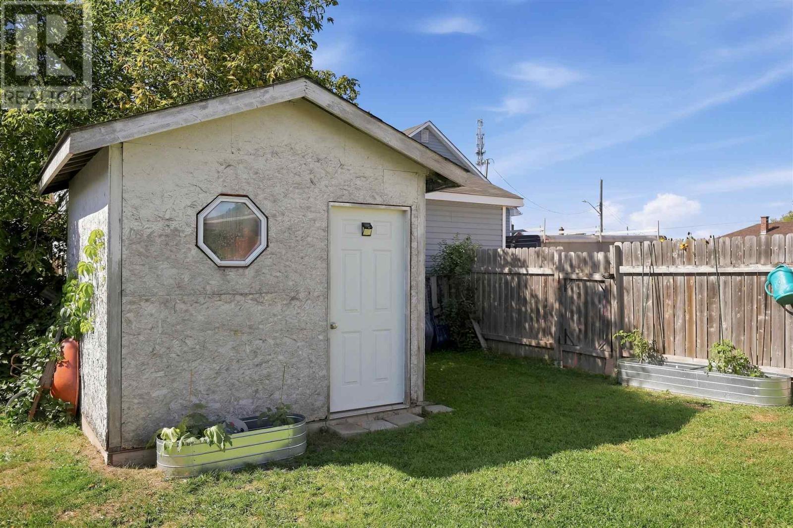 33 Raymond ST - 36