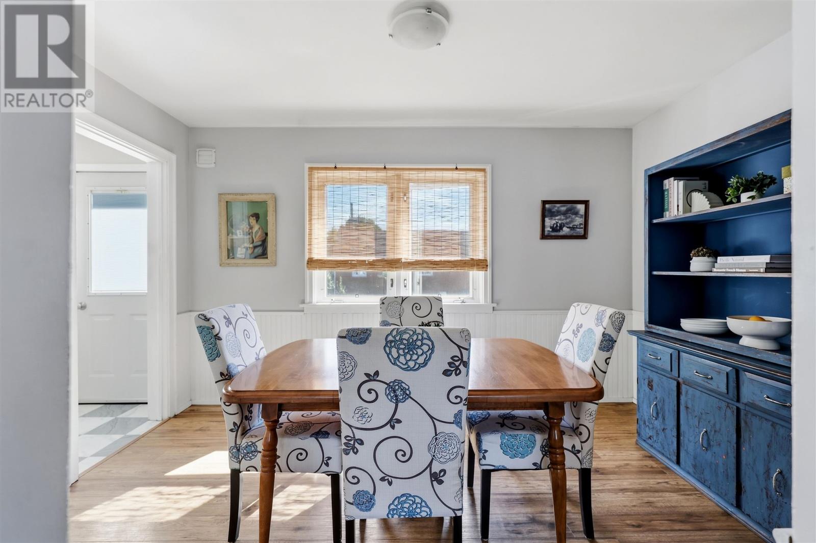 33 Raymond ST - Image 6