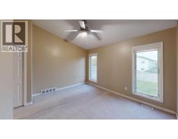 4pc Bathroom - 13010 89a Street, Grande Prairie, AB T8X1W1 Photo 7