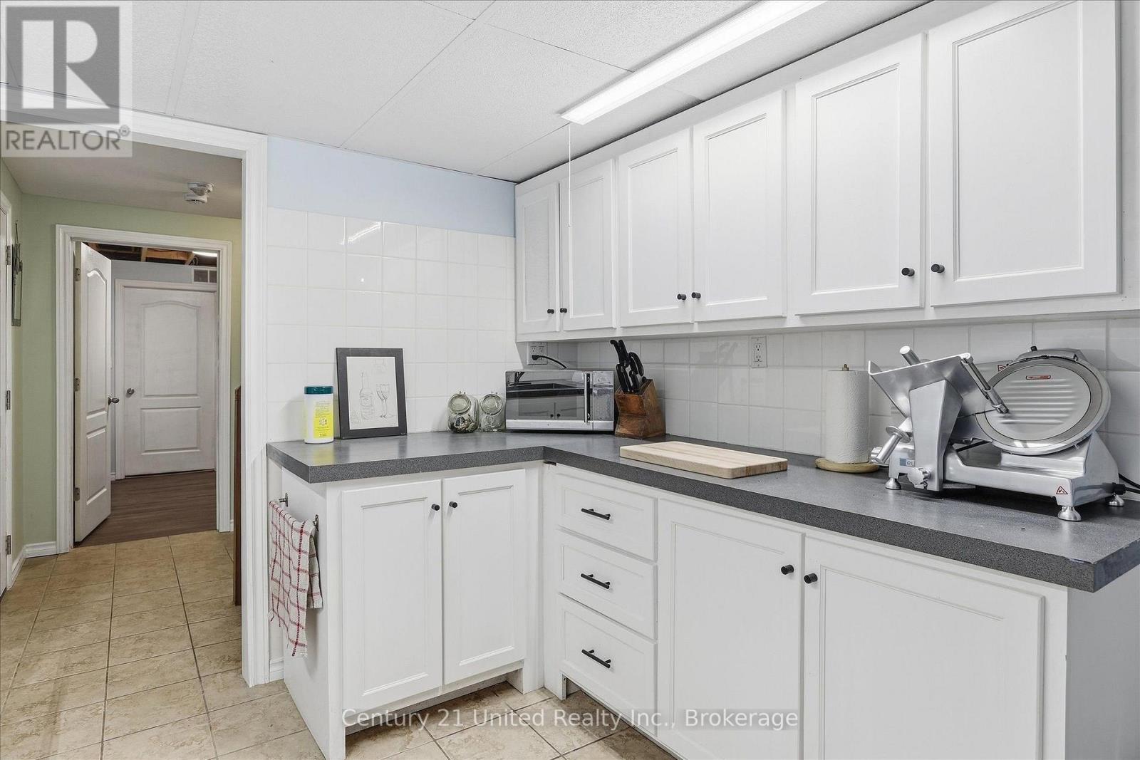 216 NORTH INDIAN ROAD - Image 23