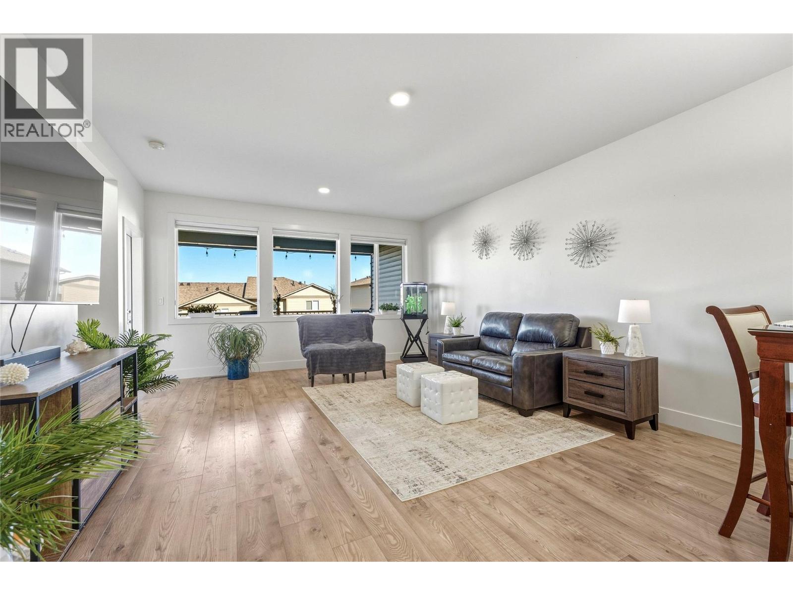 #25 933 Mt Robson Place - 5