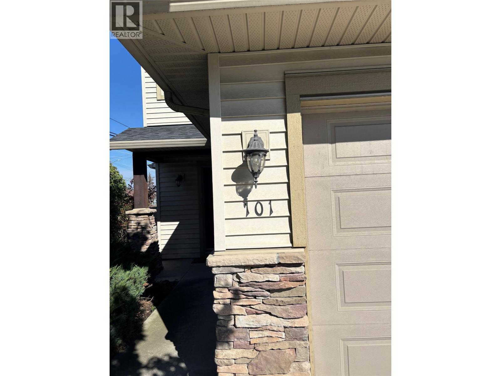 515 Gerstmar Road, Kelowna