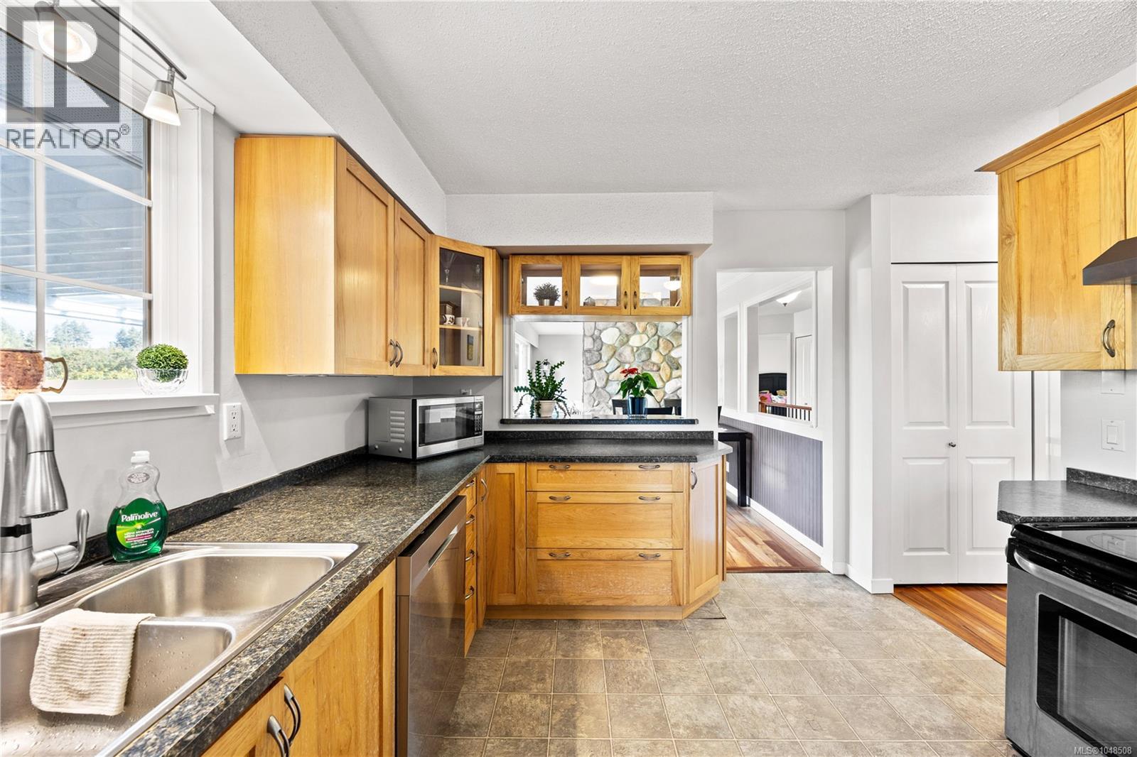 2077 Lakeside Dr - 15
