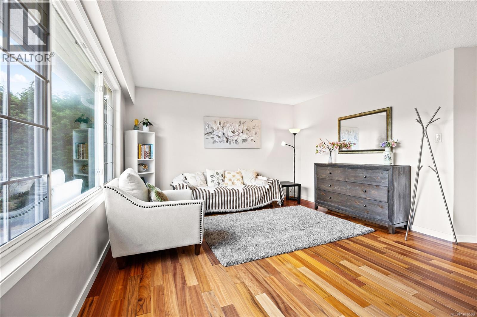 2077 Lakeside Dr - 10