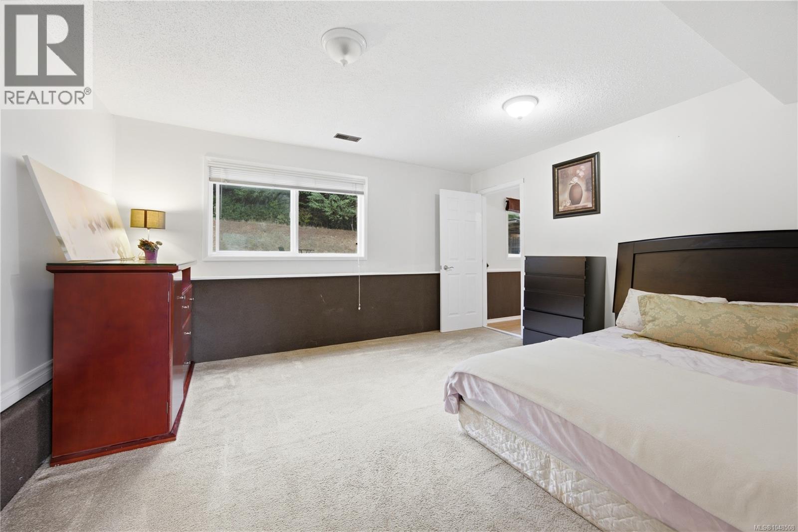 2077 Lakeside Dr - 32