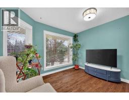 Family room - 876 Shawnee Drive Sw, Calgary, AB T2Y1X3 Photo 9