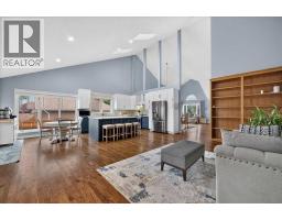 Den - 876 Shawnee Drive Sw, Calgary, AB T2Y1X3 Photo 11