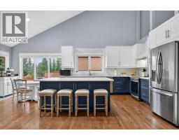 Family room - 876 Shawnee Drive Sw, Calgary, AB T2Y1X3 Photo 14