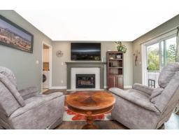 18156 Claytonwood Crescent, Surrey, BC V3S7T5 Photo 15