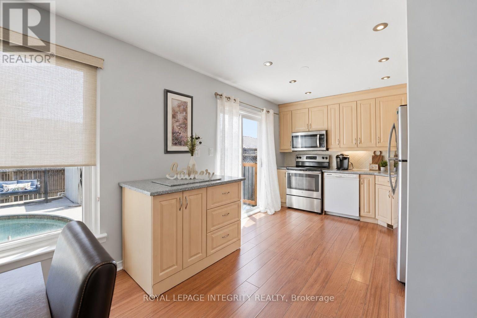776 VINETTE CRESCENT - 4