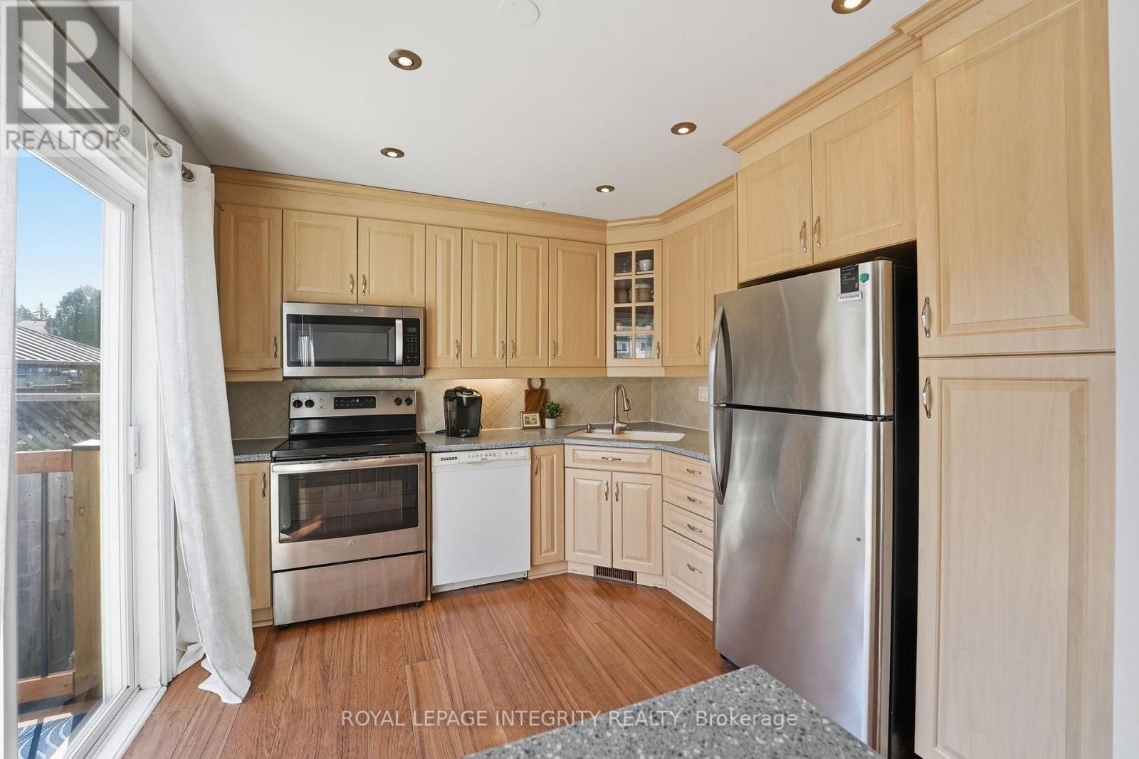 776 VINETTE CRESCENT - 5