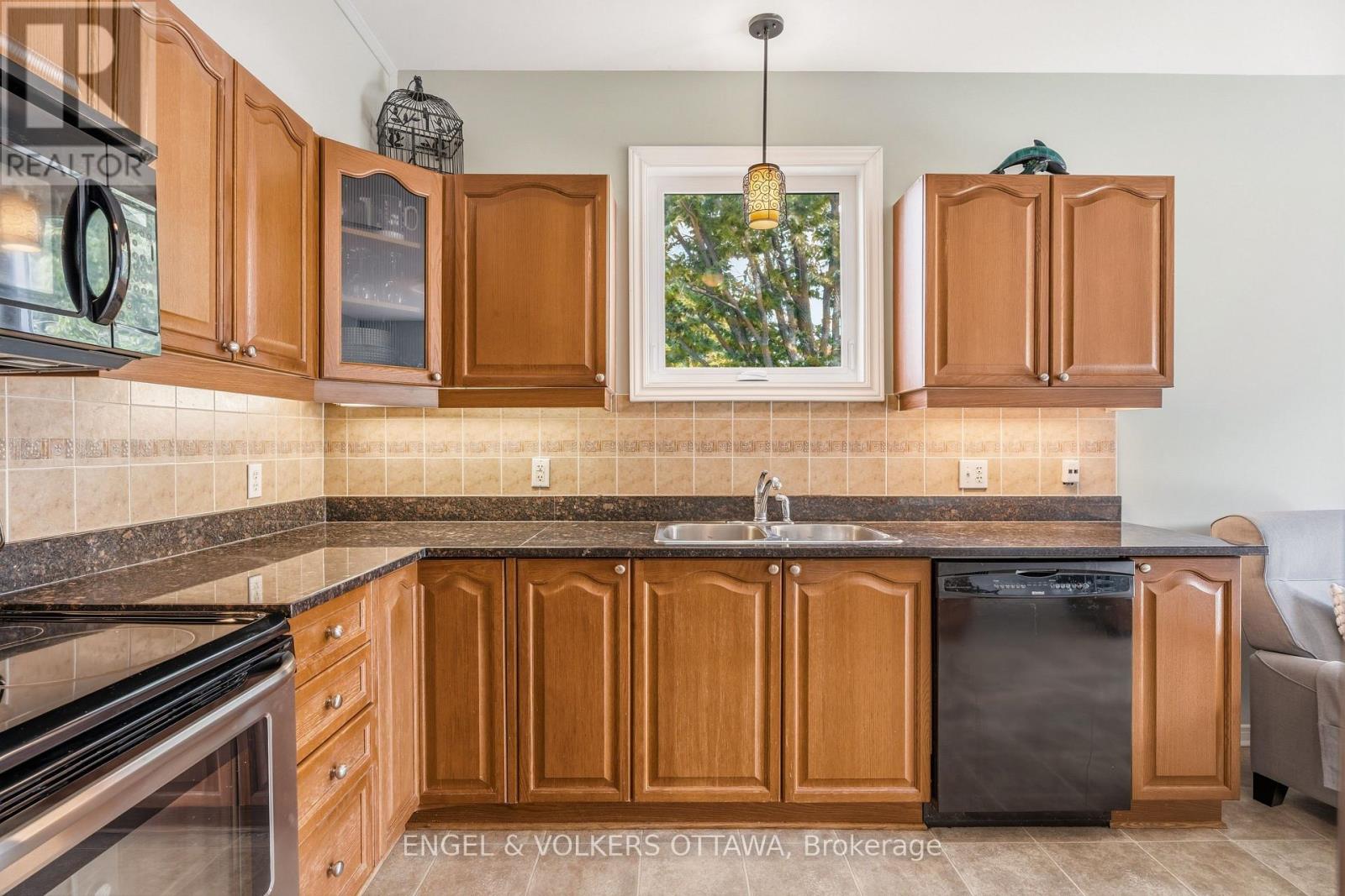 518 STONECHURCH WAY - Image 13